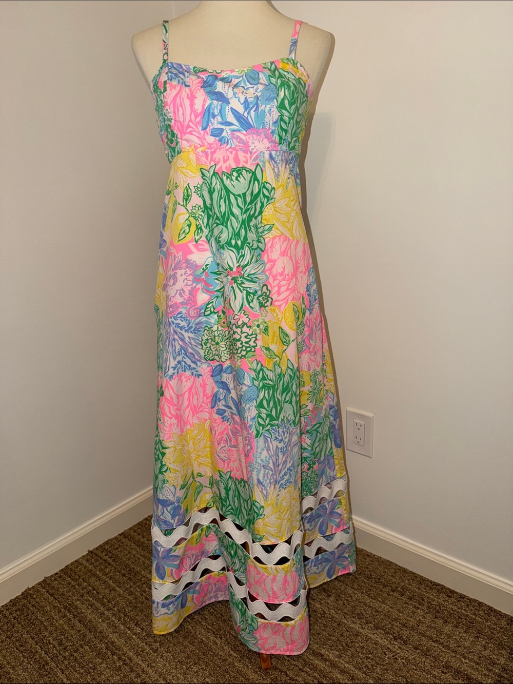 Lily Pulitzer Hailey Sundress in iconic Lily colors. Size 6